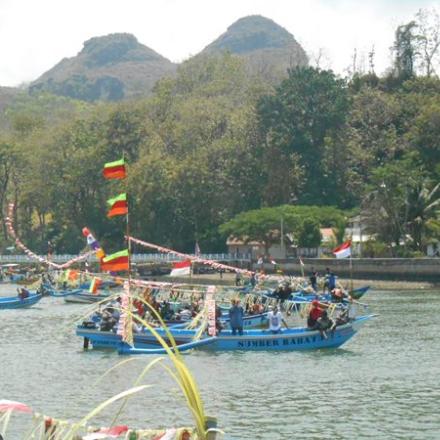 Album : IRINGAN PERAHU PEMBAWA JOLEN