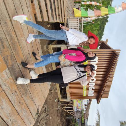 Album : MOMONGAN ISLAND